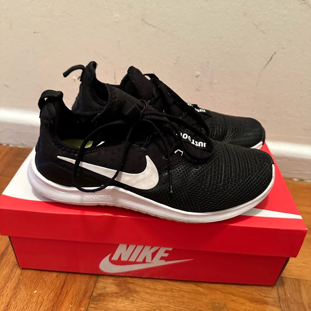 Nike Free TR 8 Women's Training Shoes - Black/White